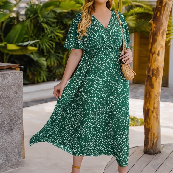 PLUS Blue Floral Butterfly Sleeve Maxi Dress - Picture 7 of 8